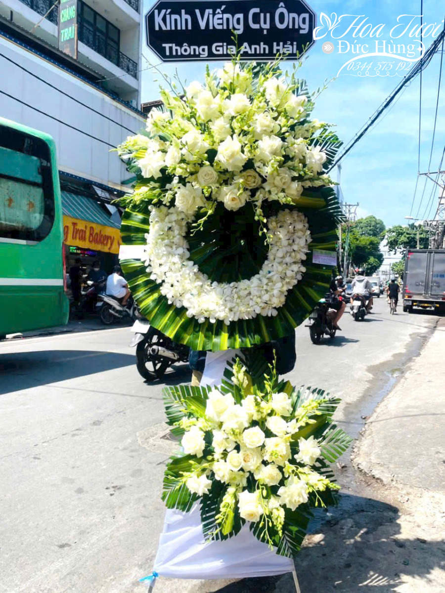 Lẵng Hoa Viếng Màu Trắng HCB038